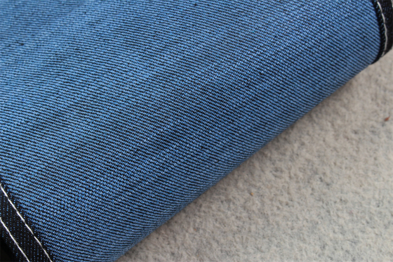 11 oz de tissu en denim bleu avec une bande transversale pour les jeans pour hommes, couleur bleu noir de marque.