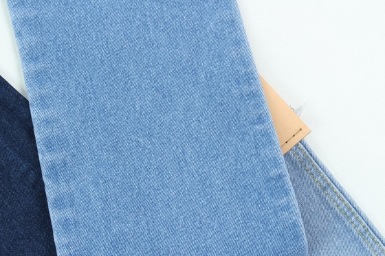 9000 Yards 13 Oz TC Tissu en denim en bleu foncé