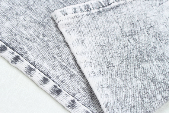 Couleur gris foncé Tissu en denim pour jeans