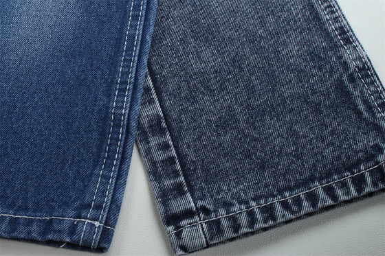 Moins de 2 dollars 12 onces 190 cm Indigo coton polyester tissu rigide en denim pour les jeans