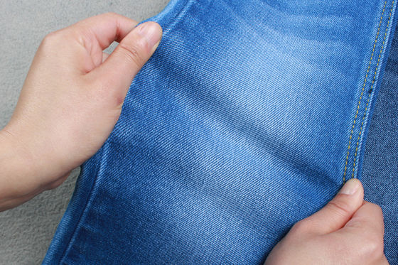 Bon prix 12 polyester moyen de coton de Spandex de tri de noyau d'once de bout droit de denim main droite du tissu 3/1 en ligne
