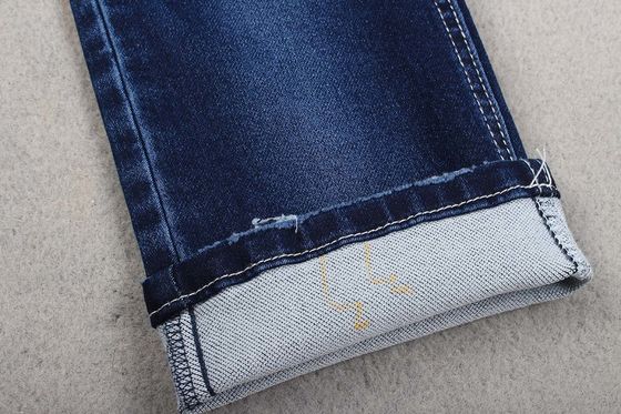 Bon prix 8,3 le faux de polyester du coton 26 de l'once 73 a tricoté le tissu de matière première de denim en ligne